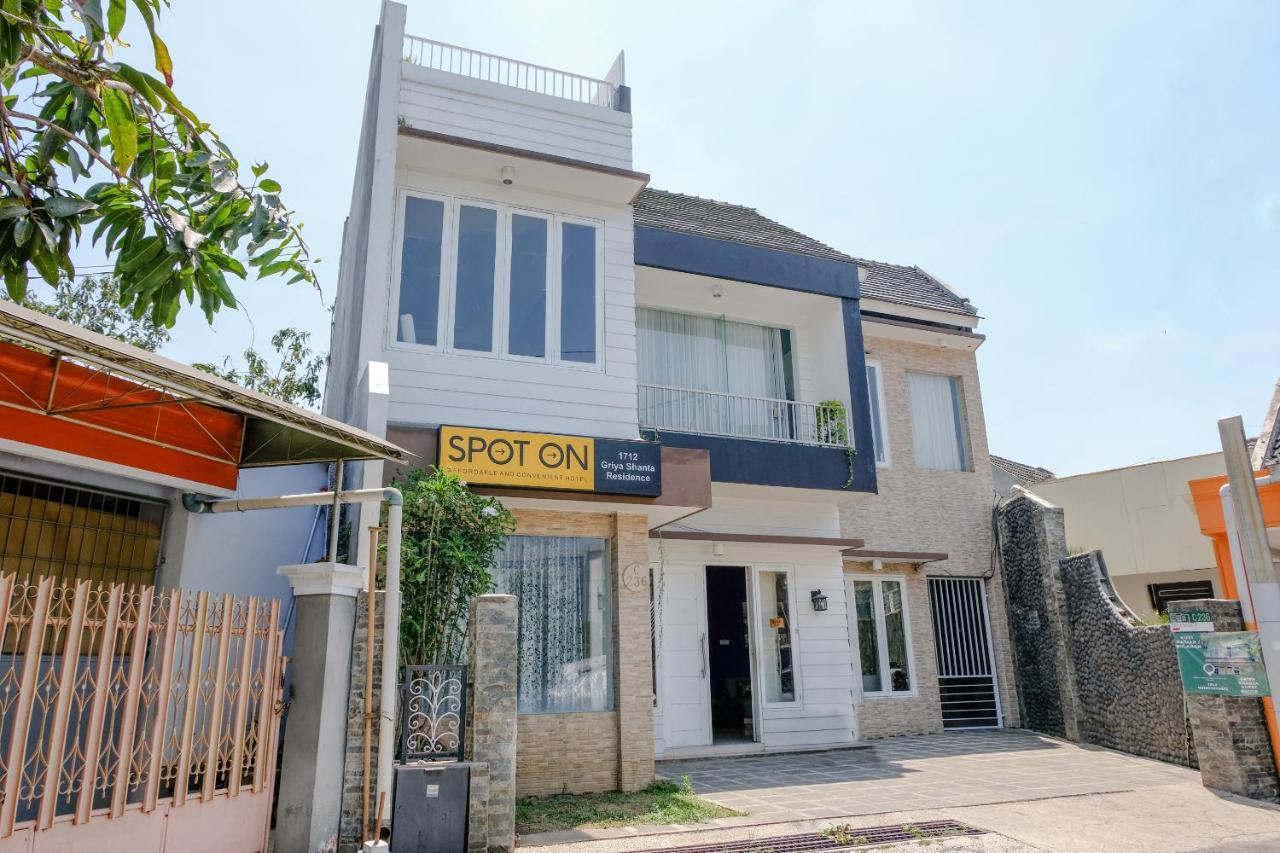 SPOT ON 1712 Griya Shanta Residence Malang Exterior foto